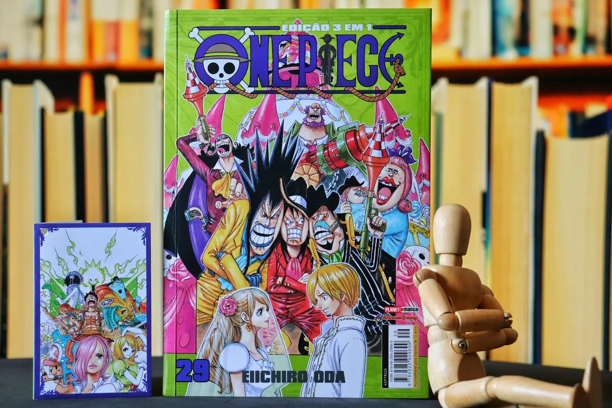 Komik One Piece karya Eiichiro Oda. (Sumber: Unsplash/CAIO DELAROLLE)