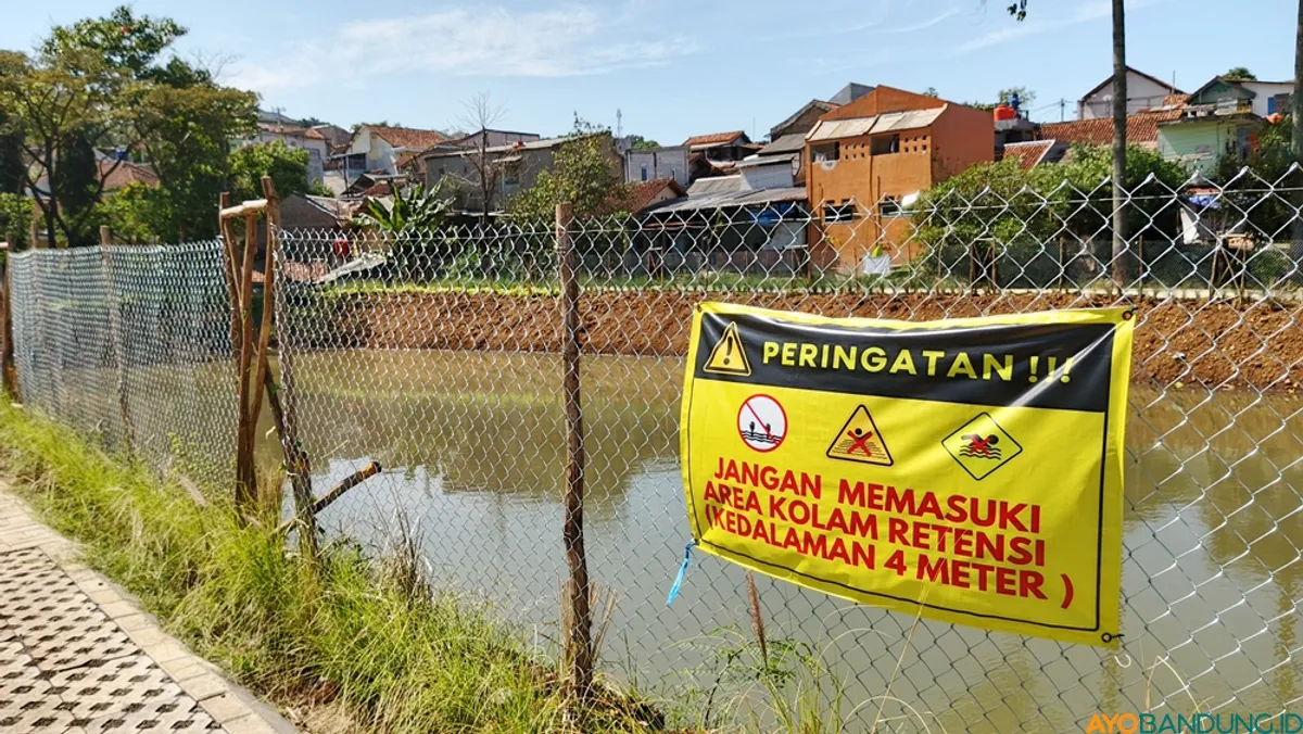 Kolam retensi Ciporeat memiliki misi penting dari pemerintah, yaitu mengantisipasi banjir di kawasan tersebut. (Sumber: ayobandung.id | Foto: Gilang Fathu Romadhan)