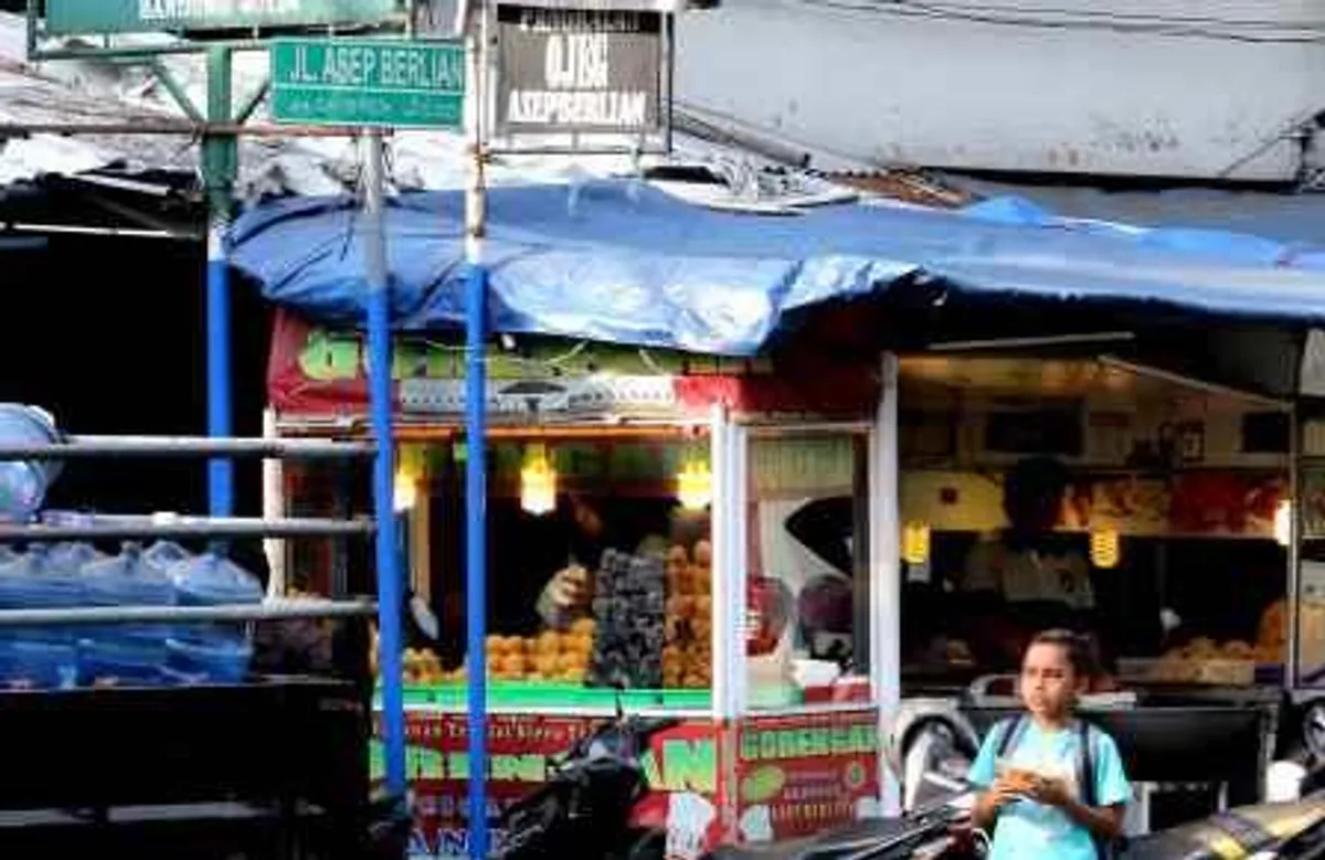 Suasana dipan gang Jalan Asep Berlian, Cicadas, Bandung. (Sumber: Ayobandung)