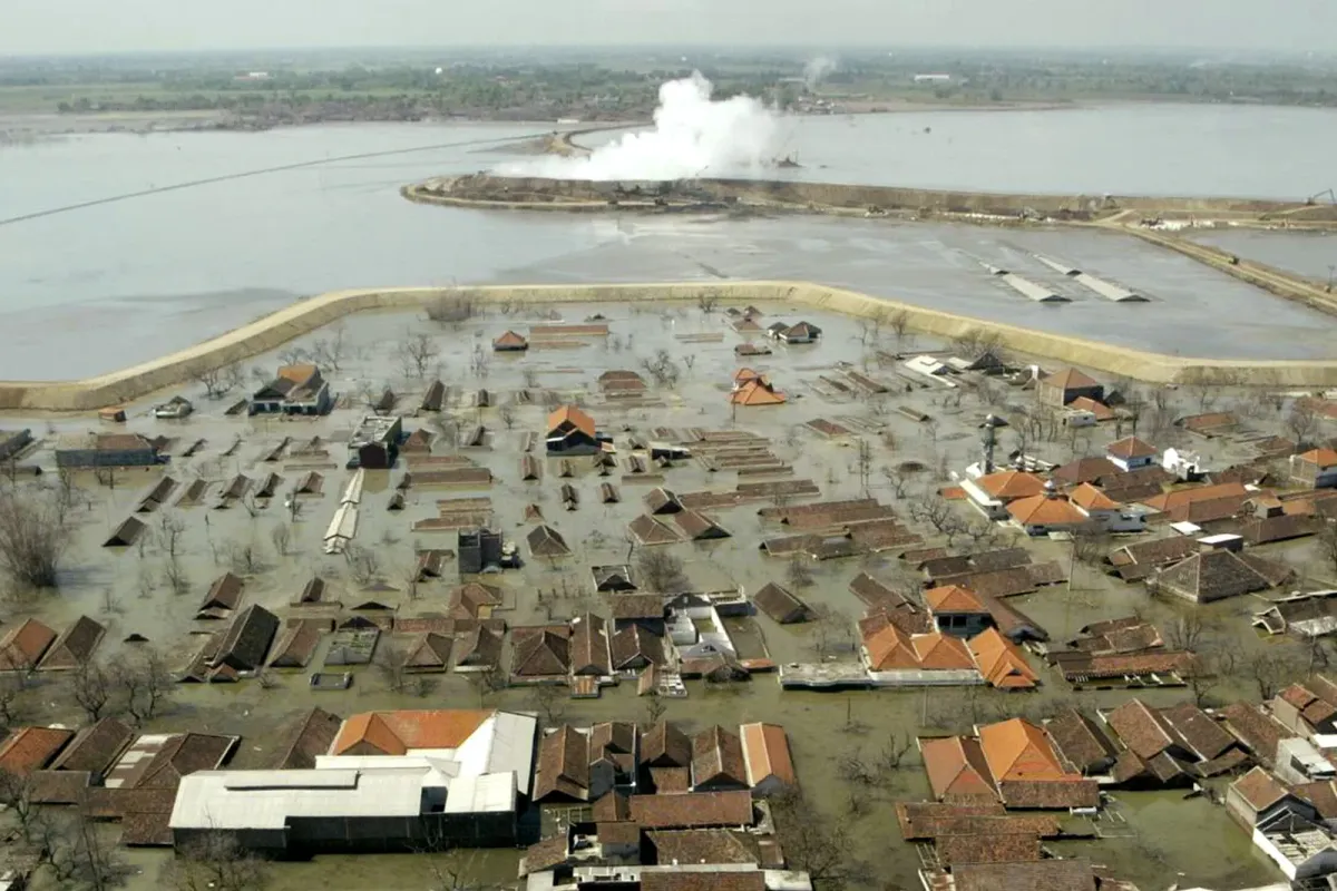 Tampakan rumah warga yang tenggelam diamuk lumpur Lapindo Sidorjao. (Sumber: Jaringan Advokasi Tambang)