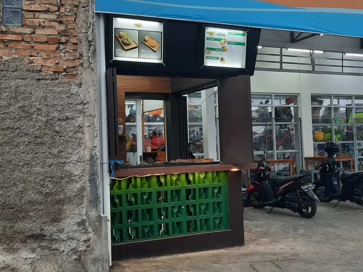 Outlet Surabi Durian Arnata (Sumber: Dokumentasi Penulis)