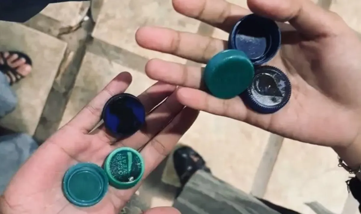 Satu token barang yang bisa ditukarkan, ditandai dengan satu tutup botol bekas. (Foto: Nabella Putri Sanrissa)