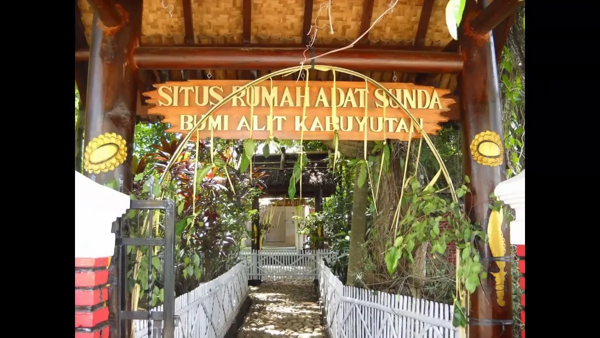 Bumi Alit Kabuyutan. (Sumber: Youtube/NGALABAS)
