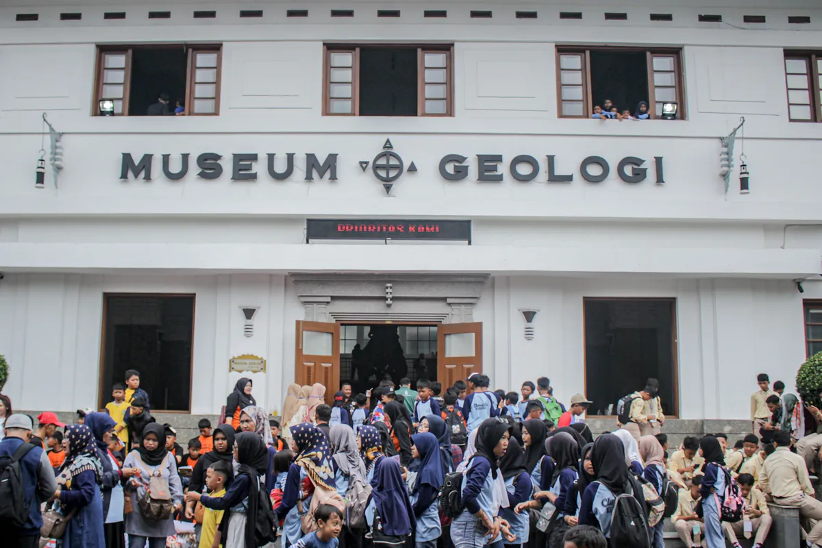 Museum Geologi Bandung. (Sumber: Ayobandung.com | Foto: Magang Foto/Bonggo Pribadi)