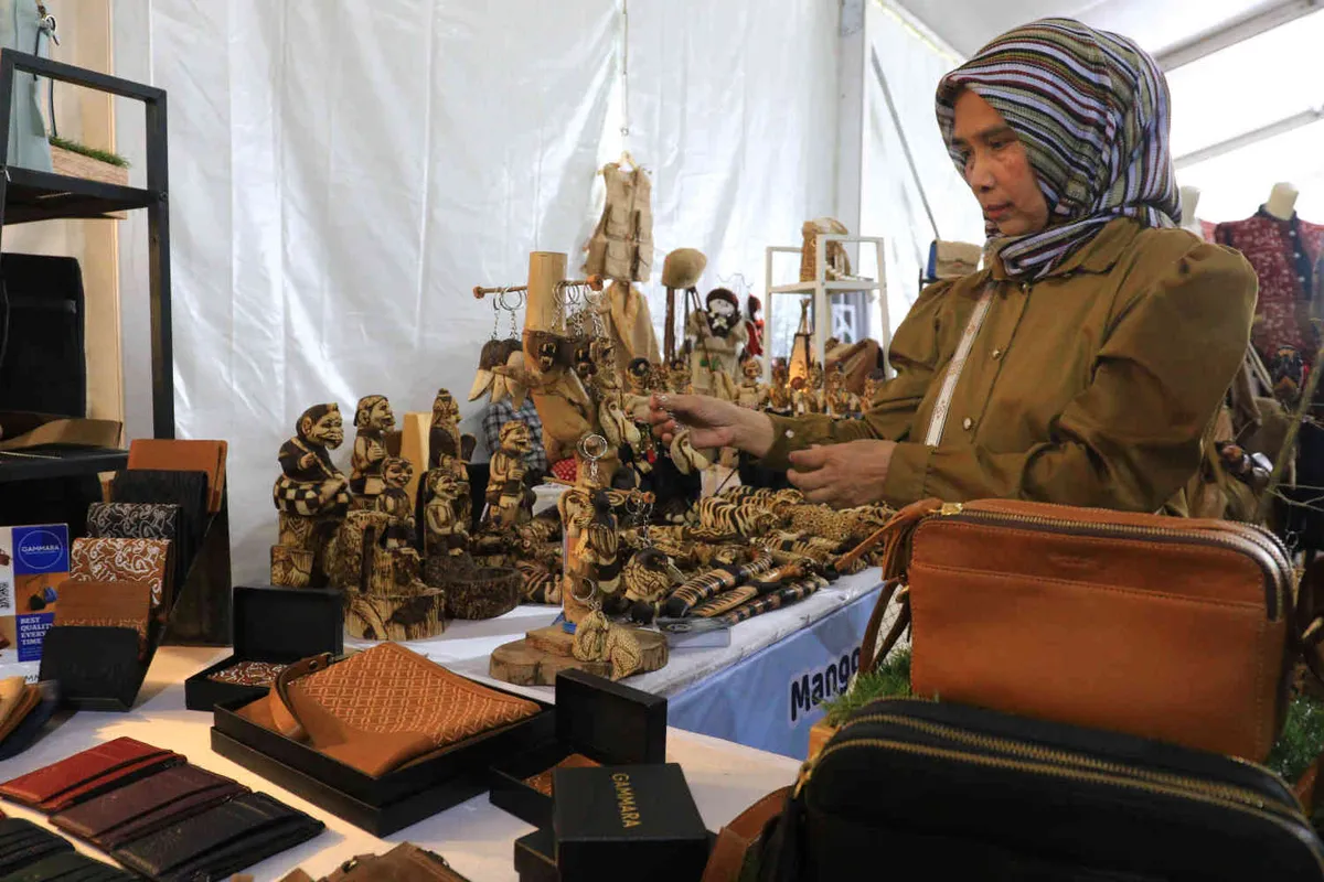 Pertumbuhan ekonomi Jawa Barat tahun 2025 diproyeksikan tetap solid, meski dibayangi oleh dinamika global dan tantangan struktural domestik. (Sumber: Ayobandung.id | Foto: Irfan Al-Faritsi)