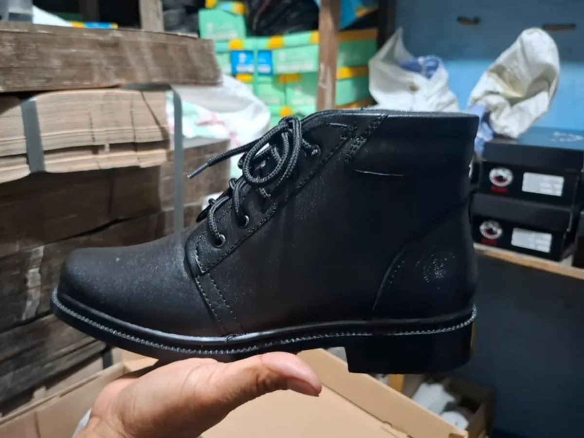 Salah satu produk sepatu kulit buatan Persada yaitu sepatu pantofel
(01/09/2025) (Sumber: Khalidullah As Syauqi)