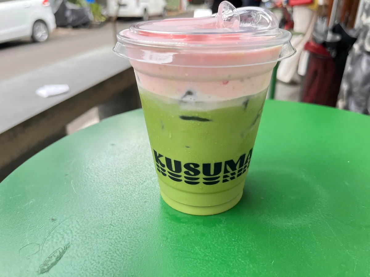 Menu Bestseller Kusuma Matcha, Strawberry Matcha yang digemari banyak pengunjung (30/10/2025) (Sumber: Andrea Keira | Foto: Andrea Keira)