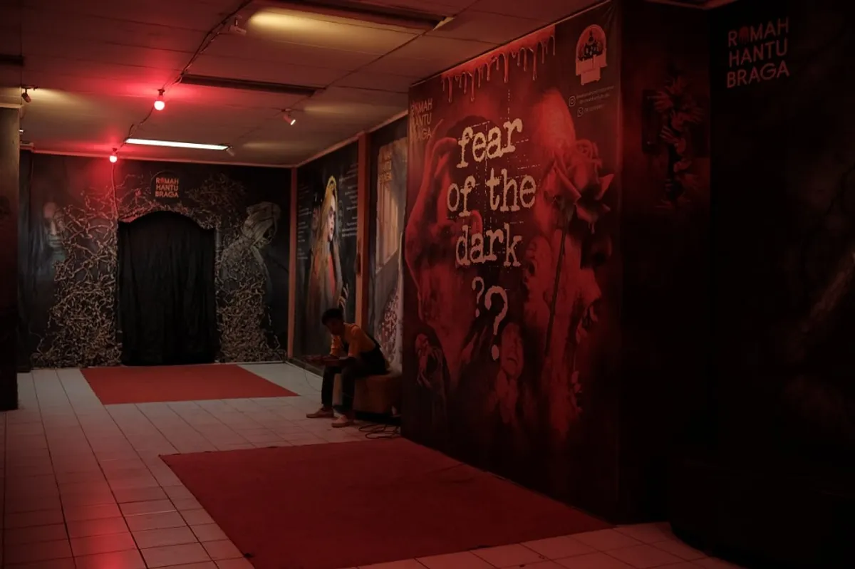 Suasana di dalam Rumah Hantu Braga, Kota Bandung, Rabu 29 September 2025. (Foto : @RumahHantuBraga) (Sumber: (Sumber: Dokumentasi Penulis | foto: Muhammad Amril Fathurrahman Rovery} | Foto: (Sumber: Dokumentasi Penulis | foto: Muhammad Amril Fathurrahman Rovery})