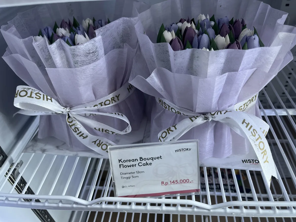 Salah satu varian flower cake yang menjadi inovasi andalan dalam memperkenalkan History Cake ke pasar Bandung sejak 2020. (30/10/2025) (Sumber: Naila Husna Ramadhani)