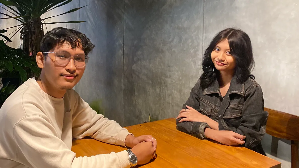 Sesi foto bersama dengan salah satu pendiri Foursix Anwari Sirajuddin Akmal