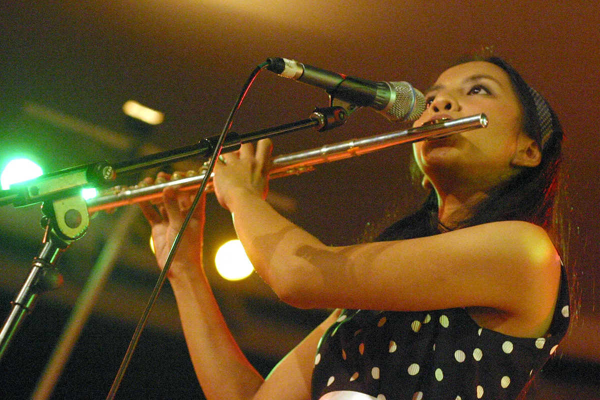 Arina, vocalis band indie Mocca. (Sumber: Wikimedia Commons | Foto: Meutia Chaerani/Indradi Soemardjan)