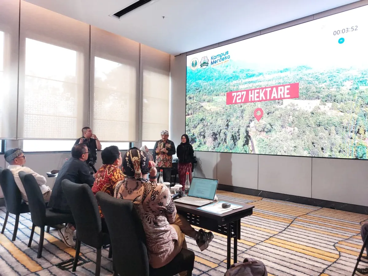 Wajah baru ekonomi Jawa Barat kini tumbuh dari desa. Desa wisata, yang dulu dianggap sekadar pelengkap pariwisata, kini menjelma sebagai motor ekonomi kreatif berbasis komunitas. (Sumber: Ayobandung.id | Foto: Eneng Reni Nuraisyah Jamil)