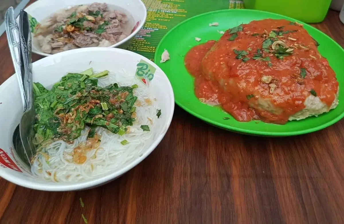 Bakso di sekitaran BKR-Tegalega. (Sumber: Dias Ashari | Foto: Dokumentasi Penulis)