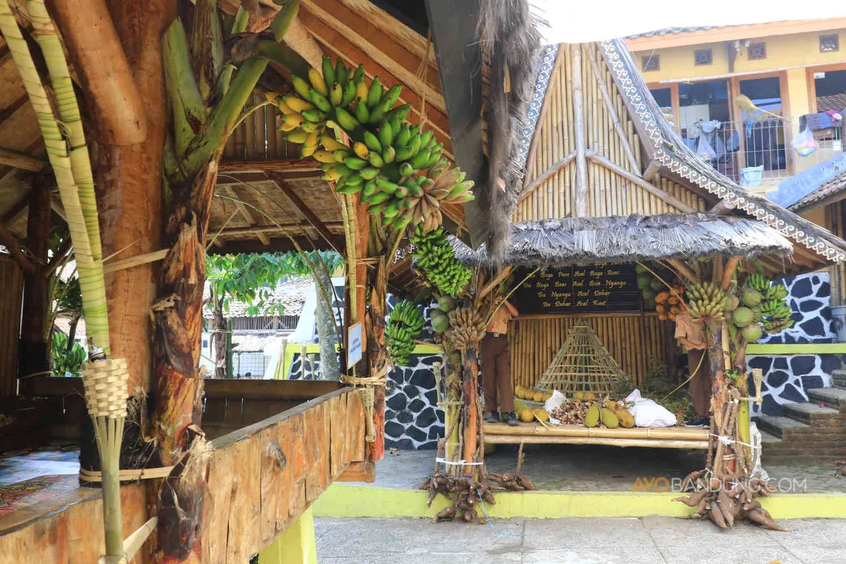 Ratusan desa wisata telah terdaftar di Jawa Barat, menandakan geliat masyarakat desa dalam mengembangkan potensi lokal yang berbasis budaya dan alam. (Sumber: Ayobandung.id | Foto: Irfan Al-Faritsi)