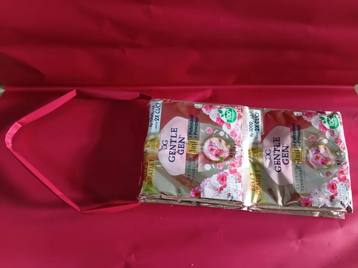 Bucket untuk Guru Hebat dari Aa yang selali menginspirasi (Sumber: IBN GHIFARIE | Foto: istimewa)