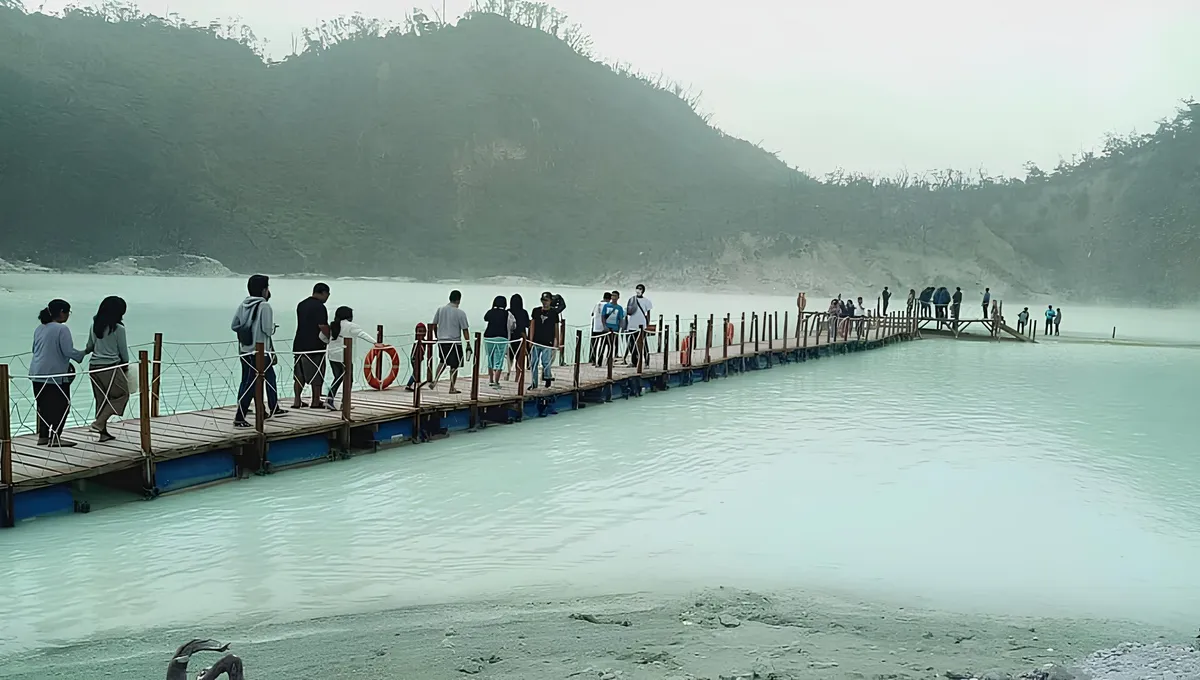 Wisata alam tak lagi hanya soal menikmati pemandangan, tapi juga tentang bagaimana pengunjung bisa terlibat secara emosional dan digital. (Sumber: Ayobandung.id | Foto: Eneng Reni Nuraisyah Jamil)