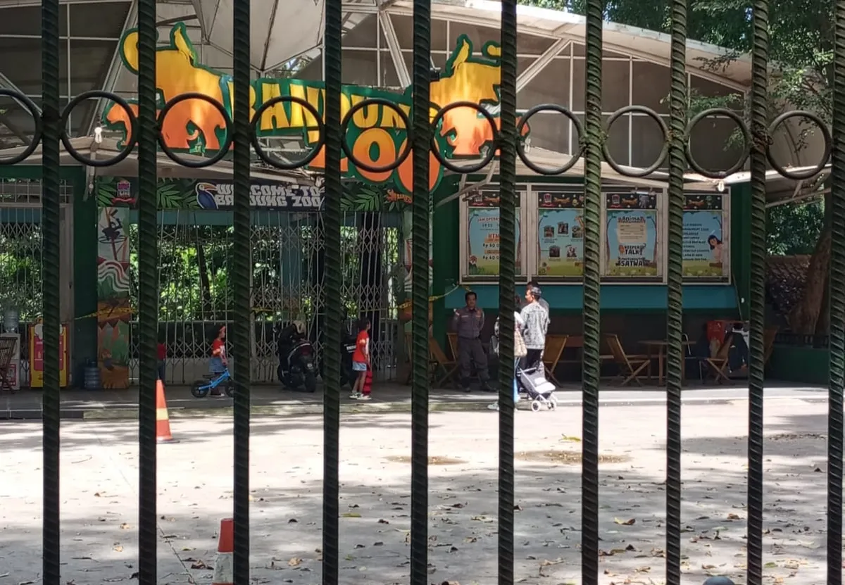 Bandung Zoo saat ini sedang disegel Pemkot Bandung. (Sumber: Dokumentasi Penulis)