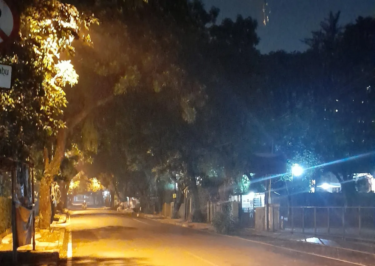Jalan Sepi Tengah Malam, Kota Bandung (Sumber: Dokumentasi Pribadi | Foto: Arfi Pandu Dinata)