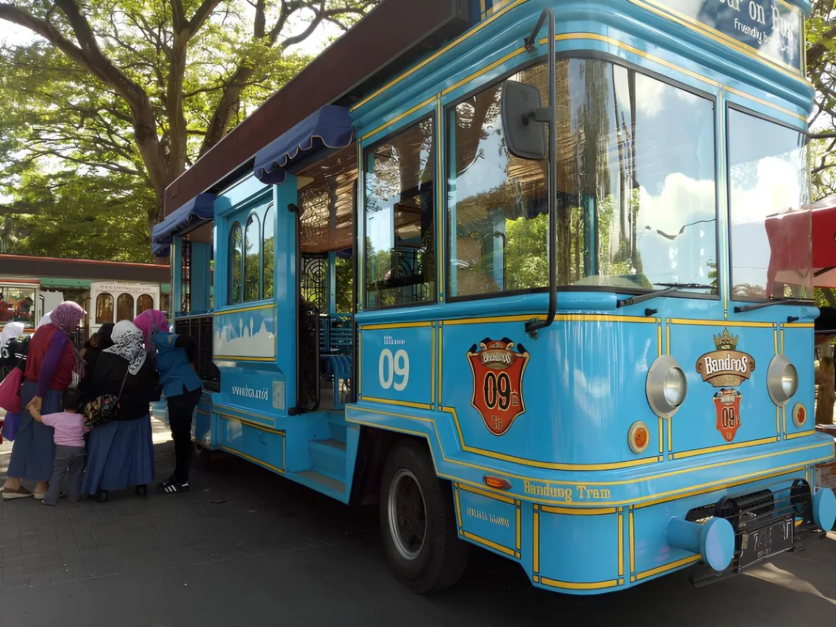 Bandros, bus wisata keliling kota yang sejak pertama kali hadir, selalu membawa cerita dan keceriaan. (Sumber: Ayobandung.id | Foto: Eneng Reni Nuraisyah Jamil)