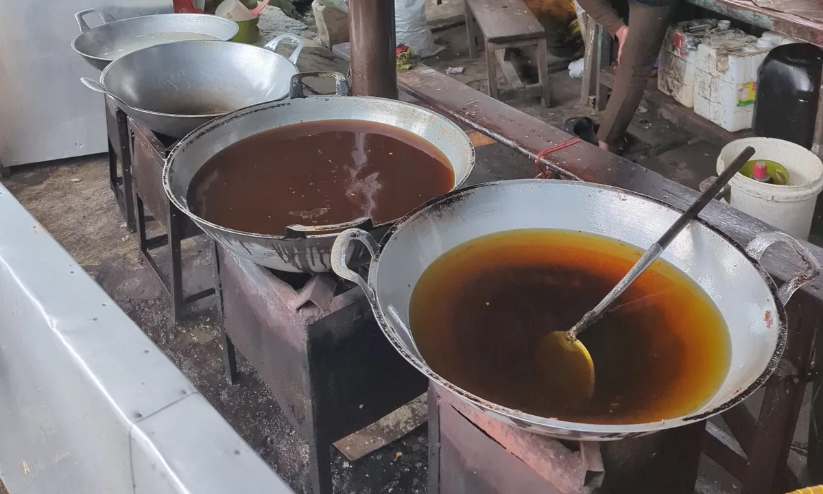 Minyak gorengan di sebuah penjual gorengan di Kota Bandung. (Foto: Faisal Fachmy)