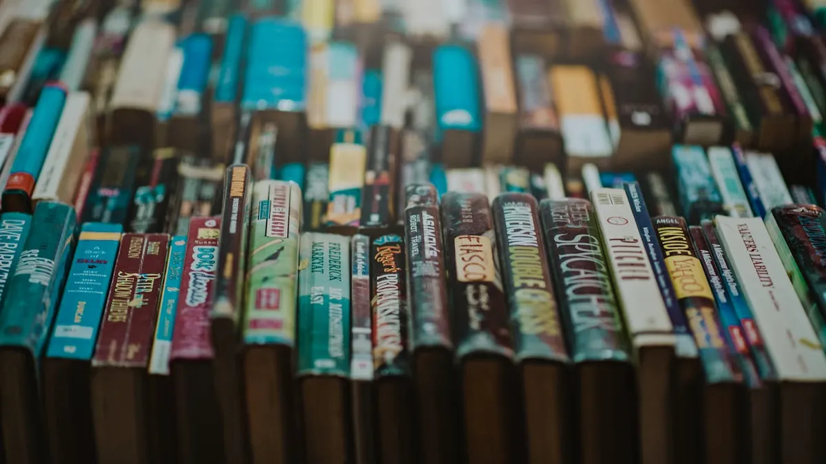 Ilustrasi buku. (Sumber: Pexels/Min An)