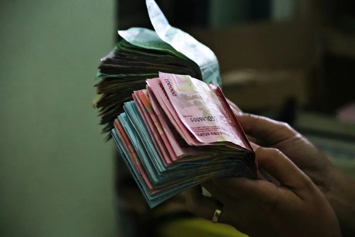 Ilustrasi pecahan uang rupiah. (Sumber: Unsplash/Mufid Majnun)