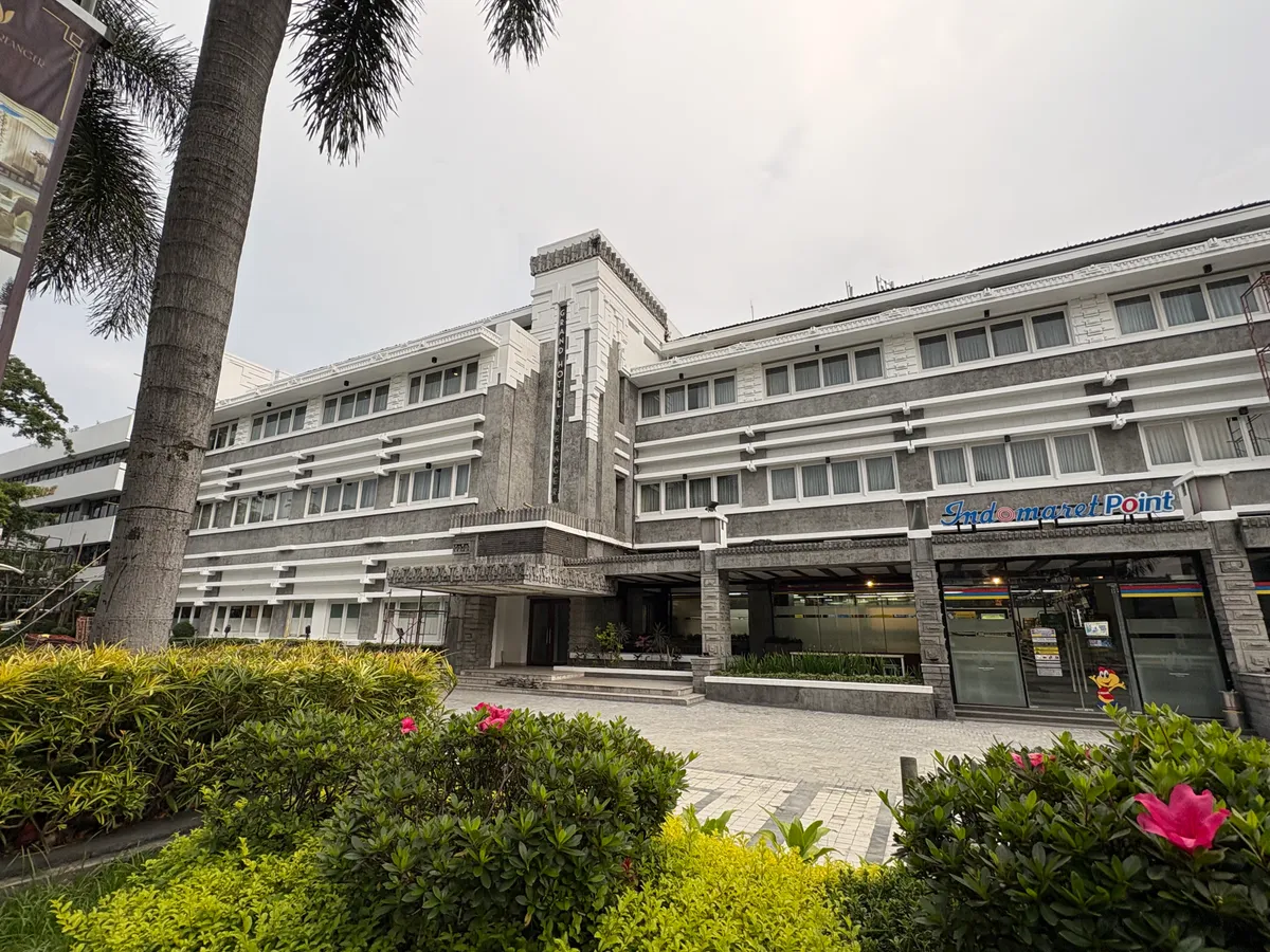 Hotel Preanger di Bandung saat ini. (Sumber: Wikimedia)