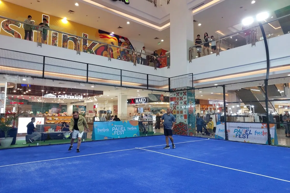 Pusat perbelanjaan kini bertransformasi menjadi ruang multifungsi yang menggabungkan belanja, rekreasi, dan olahraga dalam satu pengalaman terpadu. (Sumber: Ayobandung.id | Foto: Eneng Reni Nuraisyah Jamil)