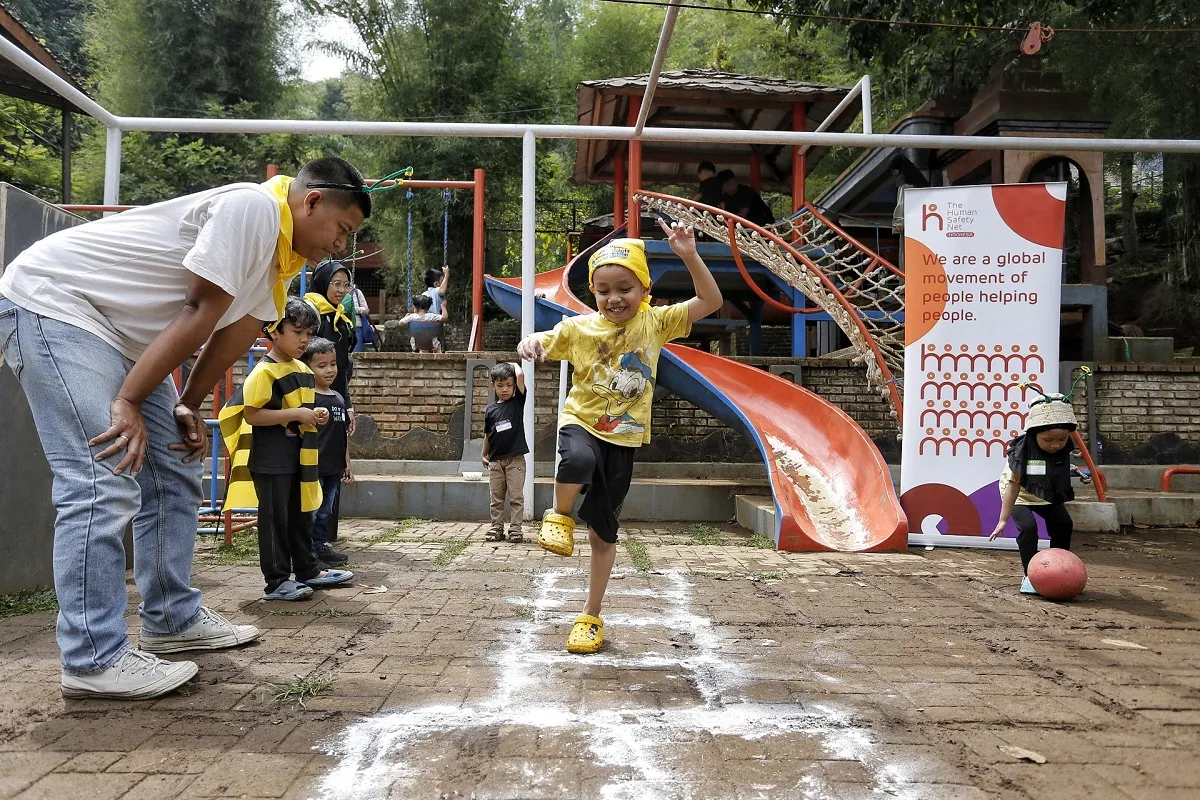 Komunitas Ibu Profesional menanamkan keyakinan bahwa ketahanan keluarga bukan sekadar konsep, melainkan perjuangan nyata yang bisa dimulai dari hal sederhana seperti bermain bersama. (Sumber: Ist)