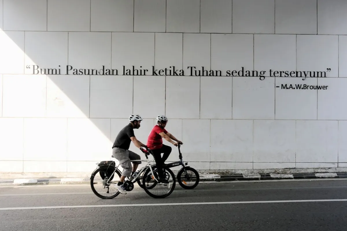 Tren bersepeda di Bandung menunjukkan pergeseran pola pikir masyarakat terhadap mobilitas dan gaya hidup hingga mencatatkan partisipasi yang terus meningkat. (Sumber: dok. Humas Setda Kota Bandung)