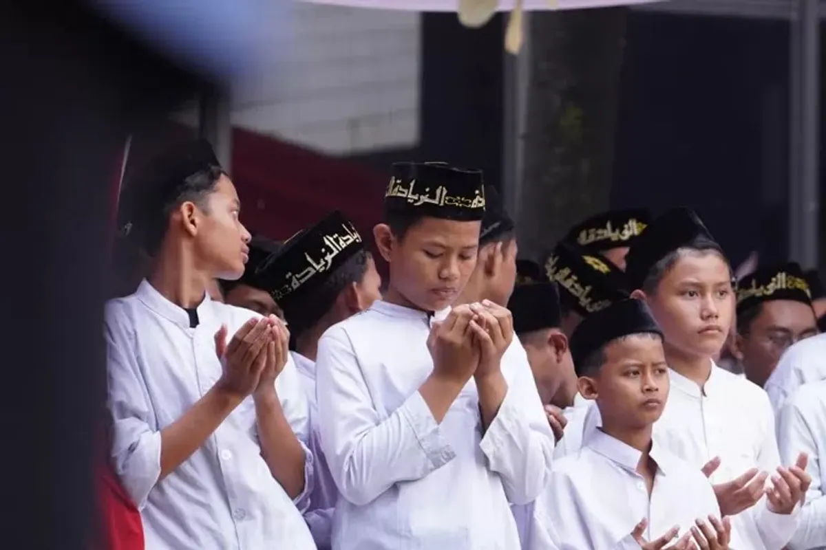 Presiden Prabowo setujui pembentukan Ditjen Pesantren di Kemenag, kado Hari Santri 2025 untuk memperkuat peran pendidikan dan dakwah nasional. (Sumber: ayobandung.com | Foto: Ananda Muhammad Firdaus)