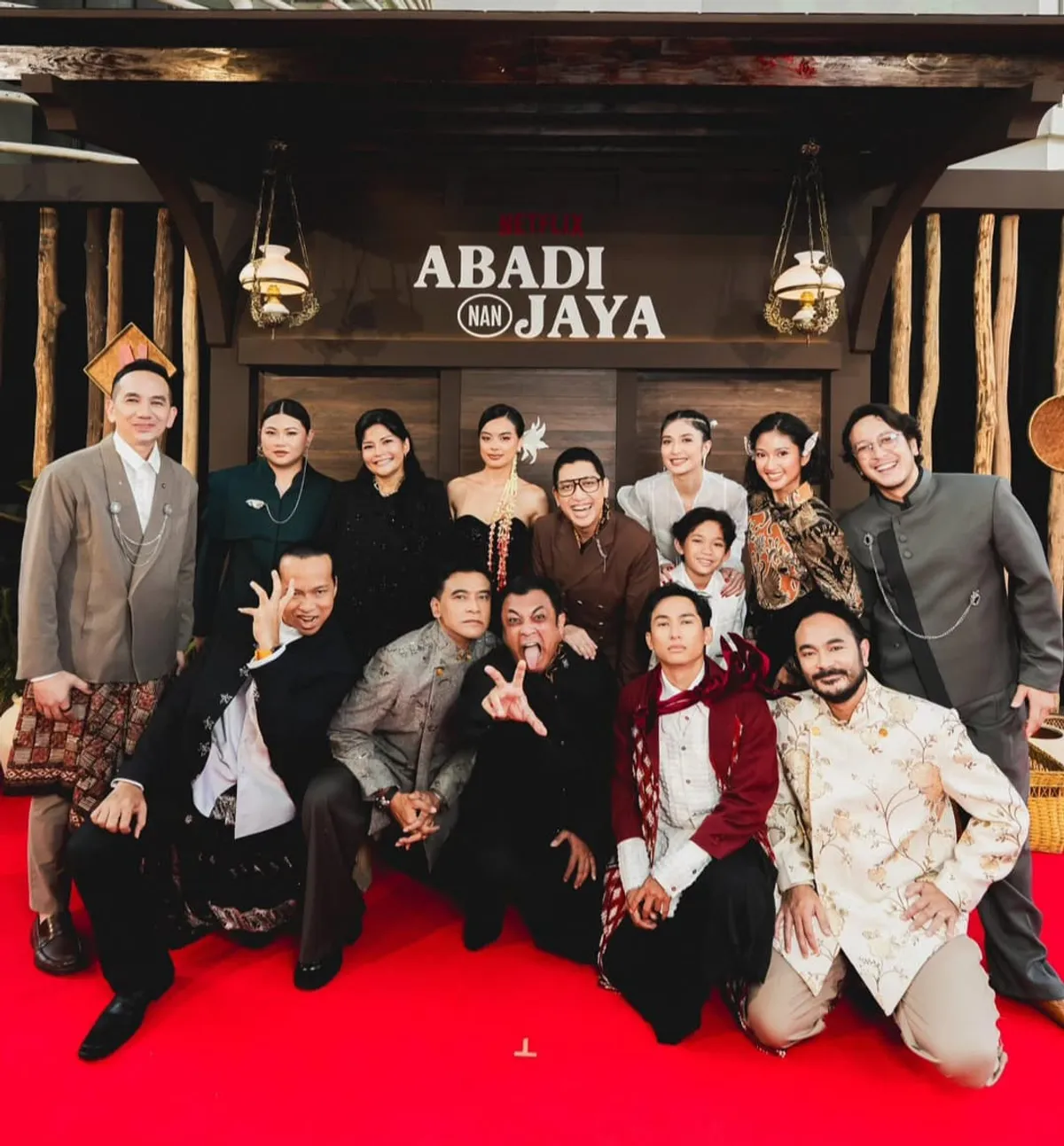 Foto Pemain Film Abadi Nan Jaya (Sumber: instragram: @evacelia)