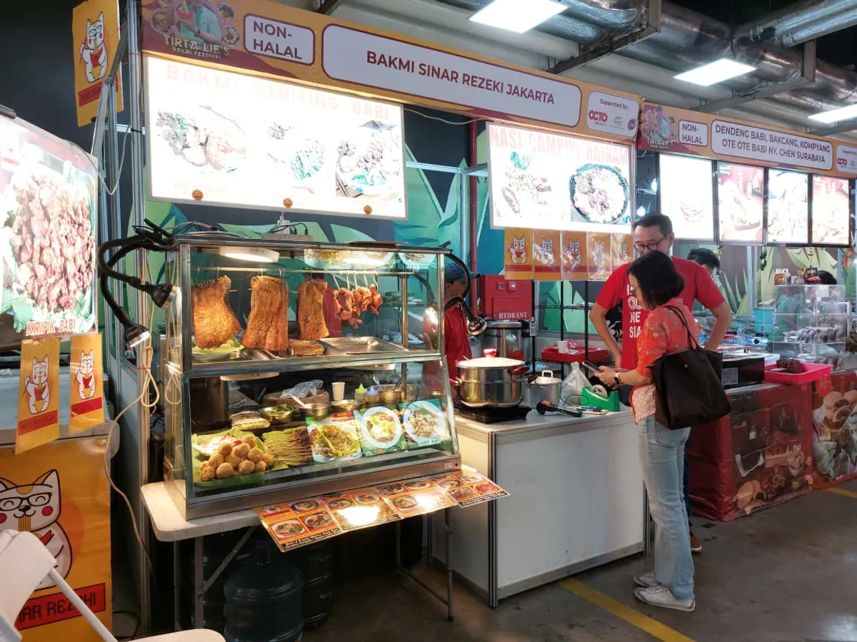 Bandung, dengan populasi lebih dari 2,5 juta jiwa dan tingkat kunjungan wisata yang tinggi, menjadi lahan subur bagi pertumbuhan bisnis kuliner berbasis mie. (Sumber: Ayobandung.id | Foto: Eneng Reni Nuraisyah Jamil)