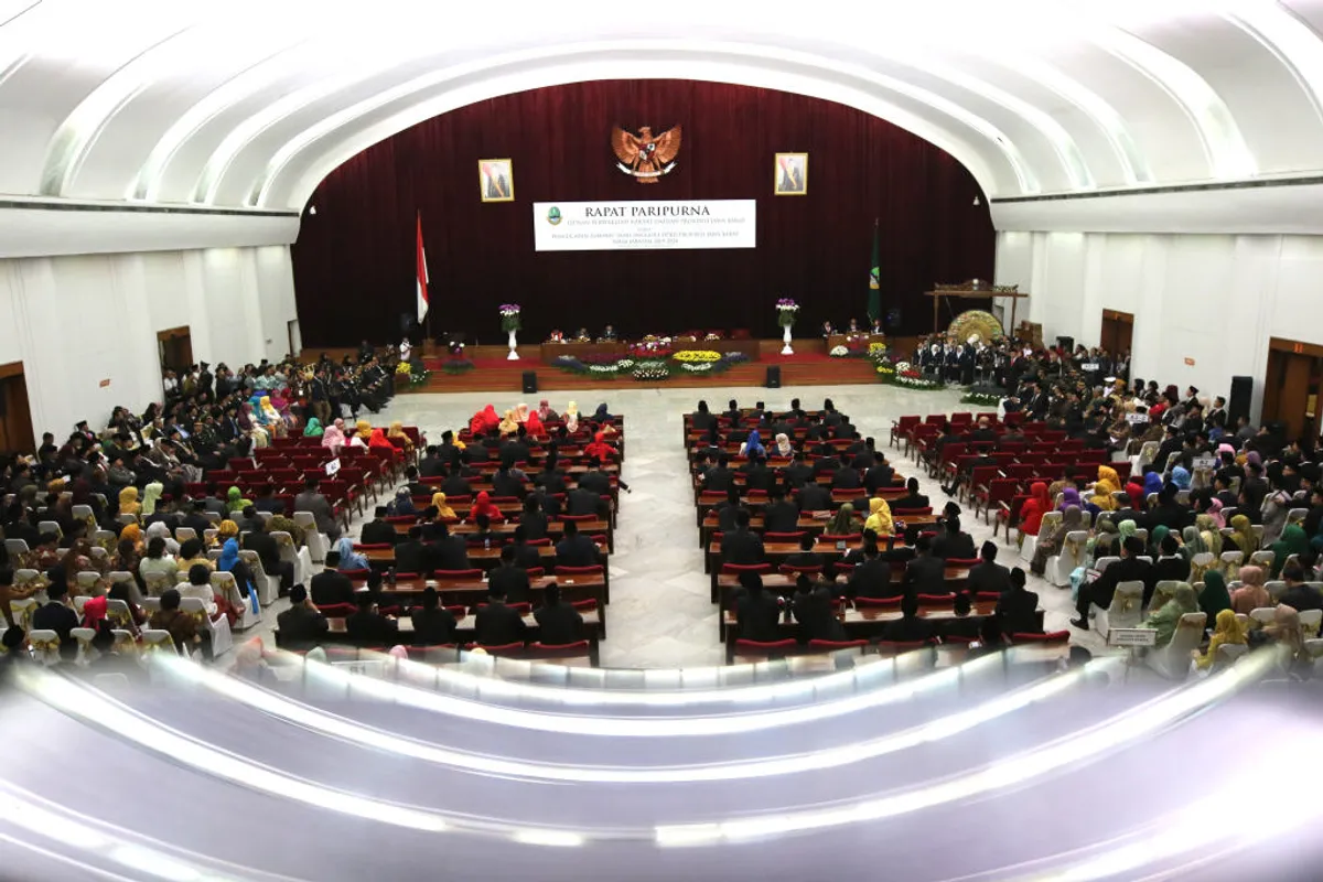 Suasana rapat paripurna DPRD Jawa Barat. (Sumber: Ayobandung | Foto: Kavin Faza)