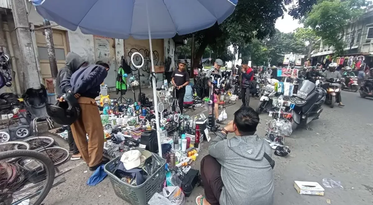 Pasar Loak Astana Anyar. (Sumber: Ayobandung.com)