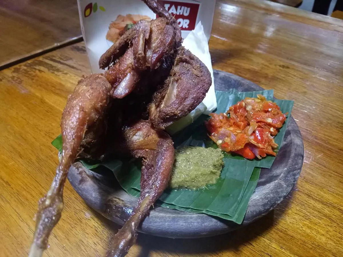Menu puyuh di Warung Sangrai. (Sumber: Ayobandung.id | Foto: Eneng Reni Nuraisyah Jamil)