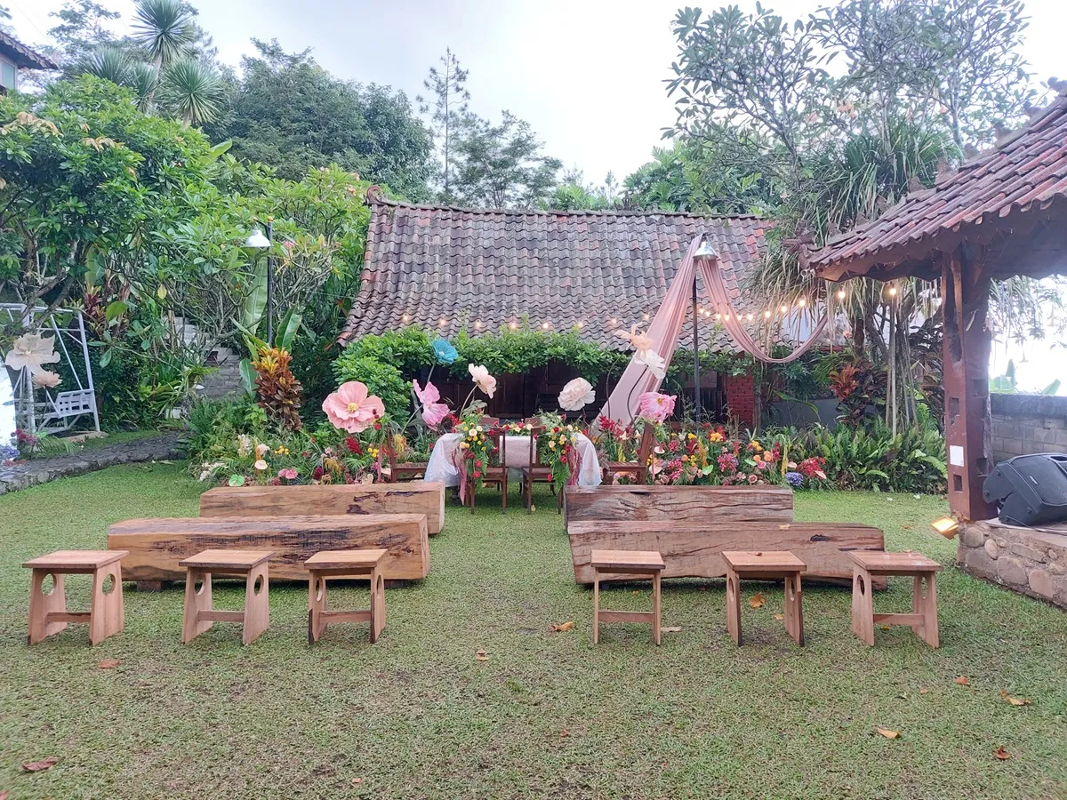 Suasana di Lisung Dulang Resto. (Sumber: Ayobandung.id | Foto: Eneng Reni Nuraisyah Jamil)