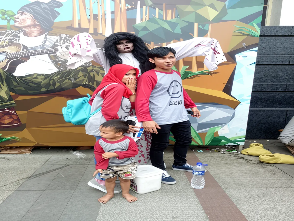 Di balik kostum dan riasan menyeramkan, ada komunitas kreatif yang menjadikan cosplay sebagai medium ekspresi sekaligus peluang ekonomi. (Sumber: Ayobandung.id | Foto: Eneng Reni Nuraisyah Jamil)