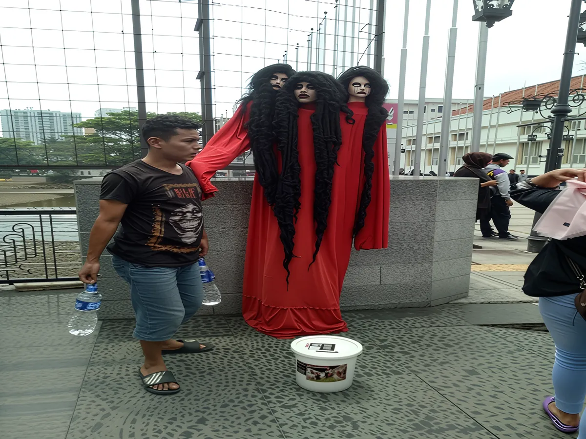 Di balik kostum dan riasan menyeramkan, ada komunitas kreatif yang menjadikan cosplay sebagai medium ekspresi sekaligus peluang ekonomi. (Sumber: Ayobandung.id | Foto: Eneng Reni Nuraisyah Jamil)