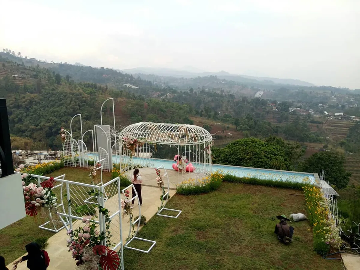 Sarae Hills destinasi wisata yang tidak hanya indah, tapi juga Instagrammable. (Sumber: Ayobandung.id | Foto: Eneng Reni Nuraisyah Jamil)