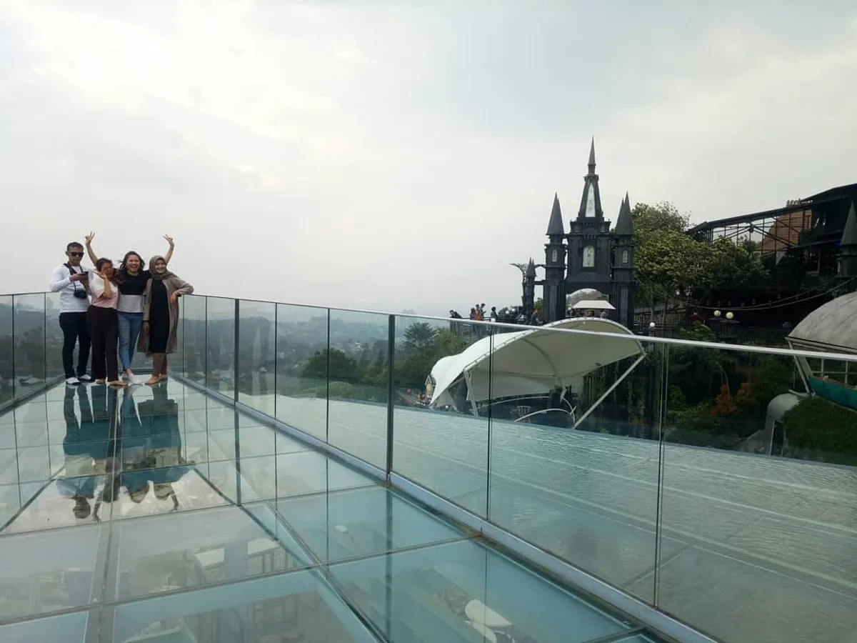 Sarae Hills destinasi wisata yang tidak hanya indah, tapi juga Instagrammable. (Sumber: Ayobandung.id | Foto: Eneng Reni Nuraisyah Jamil)