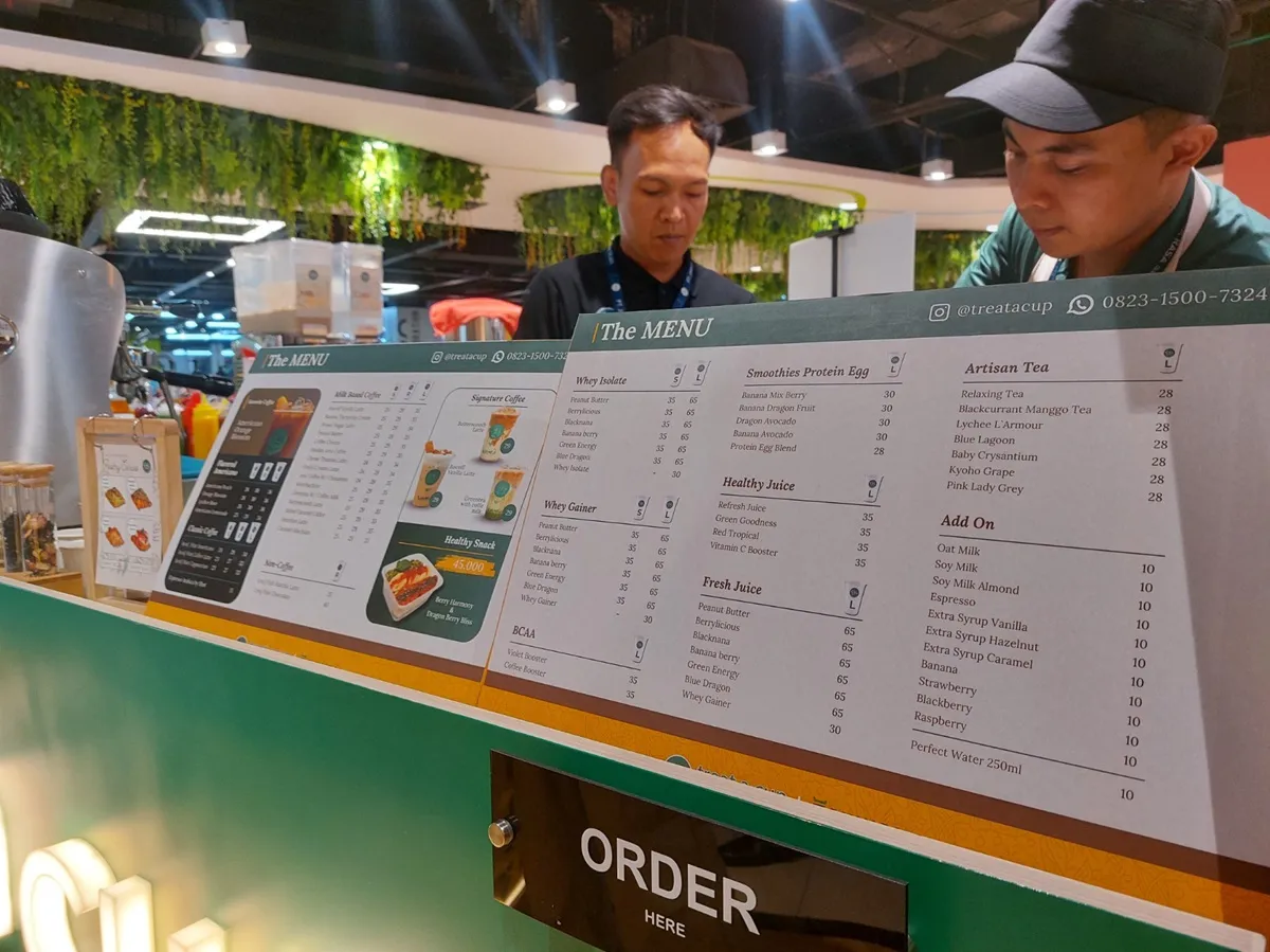 Treat a Cup, brand yang merangkul tren hidup sehat dengan cara yang menyenangkan dan tetap kekinian. (Sumber: Ayobandung.id | Foto: Eneng Reni Nuraisyah Jamil)