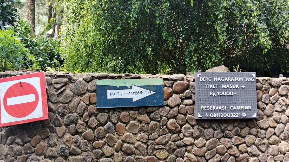 Informasi Tiket Masuk Berg dan Kawasan Radio Malabar (Sumber: Dokumentasi Penulis | Foto: Dias Ashari)