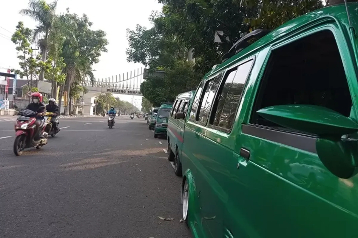 Ilustrasi angkot Kopo-Soreang. (Sumber: Ayobandung.id | Foto: mil)
