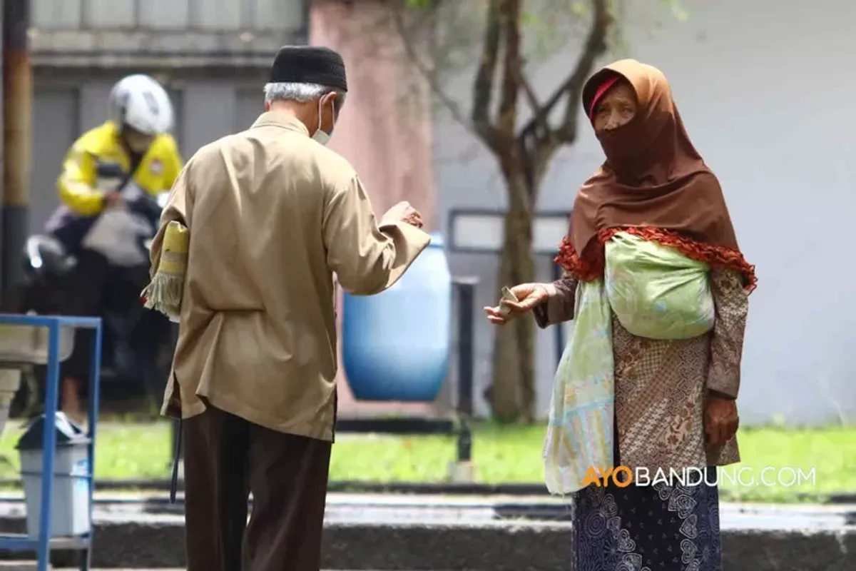 Pengemis di Kota Bandung. (Sumber: Ayobandung.id | Foto: Irfan Al-Faritsi)