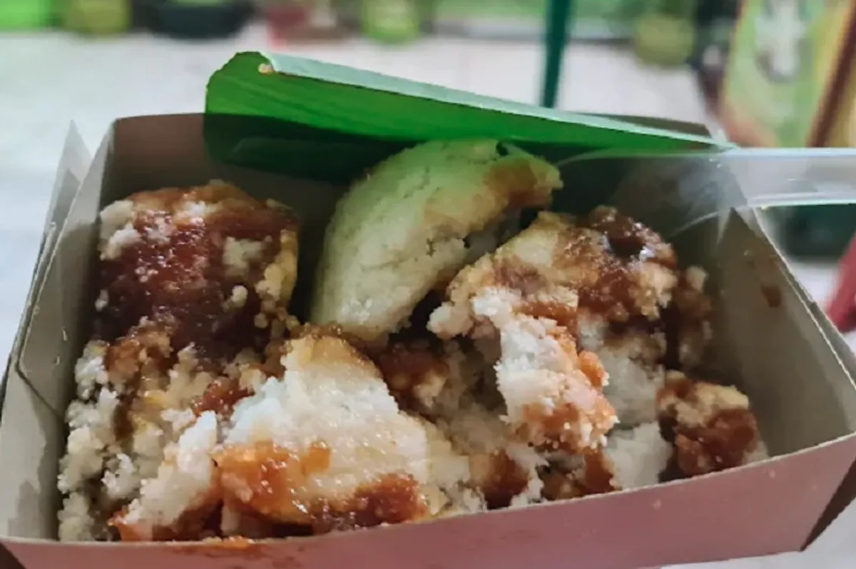 Kue Awug atau Dodongkal. (Foto: GMAPS)