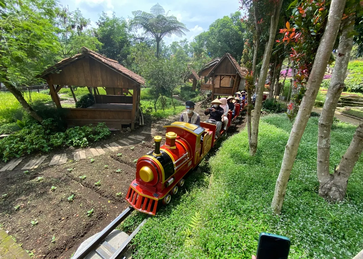 Wisatawan kini lebih tertarik pada pengalaman yang menyatu dengan alam dan cita rasa lokal yang autentik. (Sumber: Ayobandung.id)