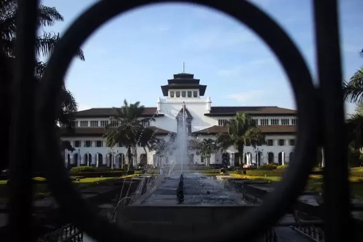 Indahnya Gedung Sate (Sumber: ayobandung.com | Foto: Irfan Al-Faritsi)