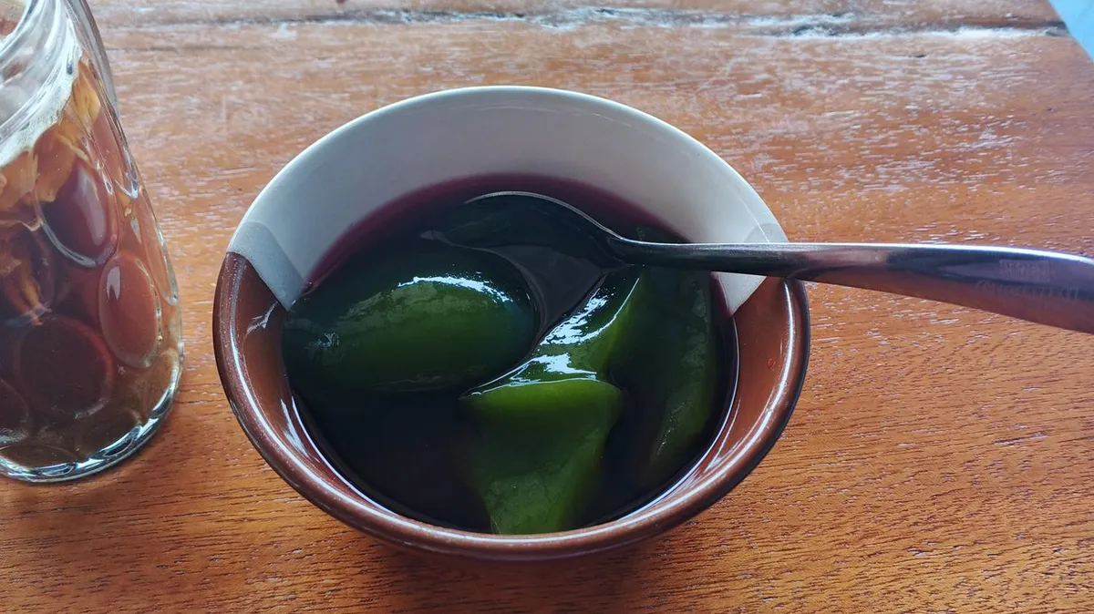 Es Cingcau Rosella Warung Perkedel Ibu Kokom 3 (Sumber: Dokumentasi Penulis | Foto: Dias Ashari)