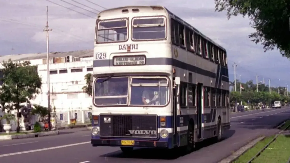 Bus DAMRI tahun 1960-an. (Sumber: damri.co.id)
